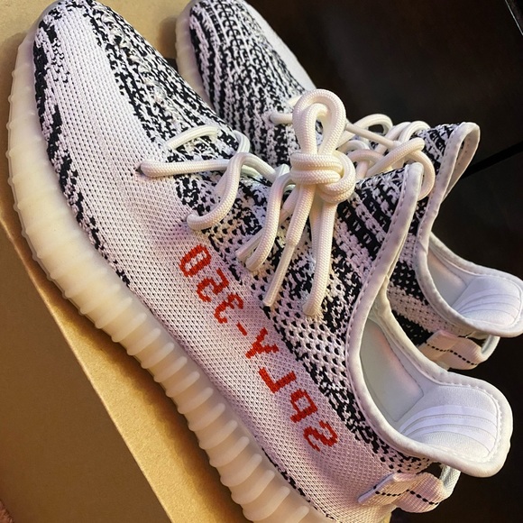 Yeezy boost 350 V2 zebra size